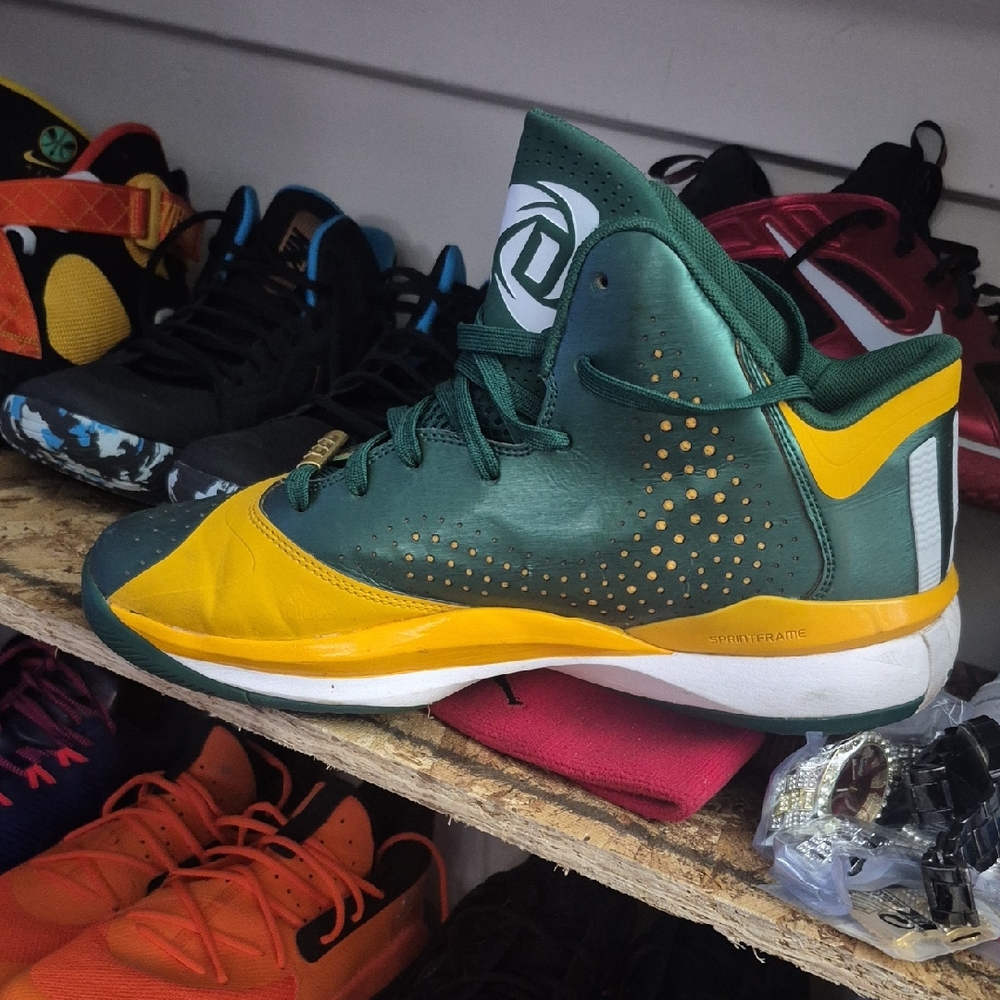 Men Green and Yellow Basketball Shoes